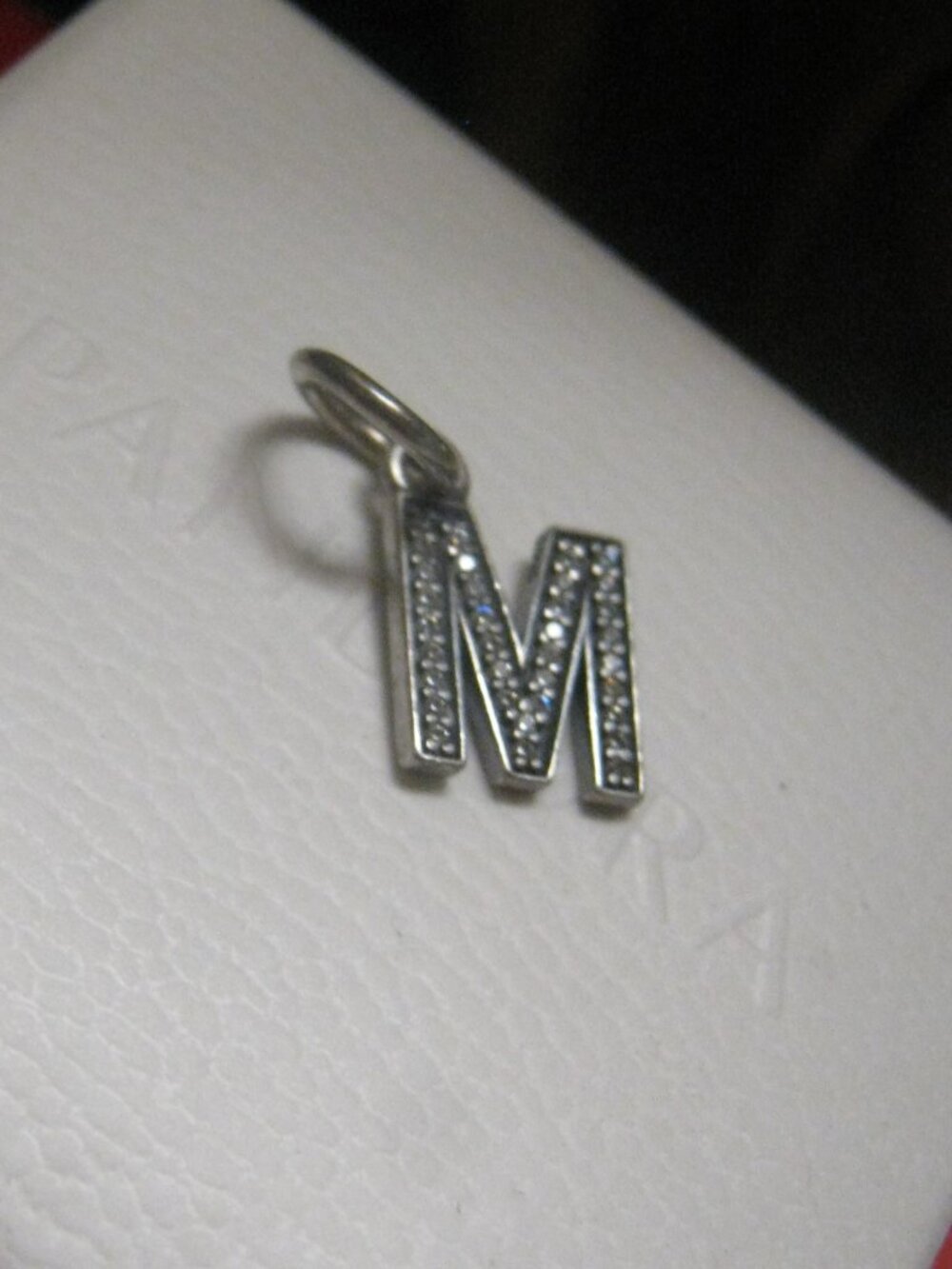 PANDORA Sparkle Dangle 'M' - 25$